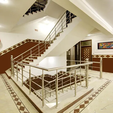 Hotel Star Villa City Centre Connaught Place - Airport Pick Up & Drop-2